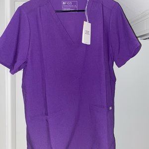 Figs three-pocket scrub top